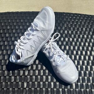 EUC ~ Varsity Edge 2 Competition Cheer Shoes size 10